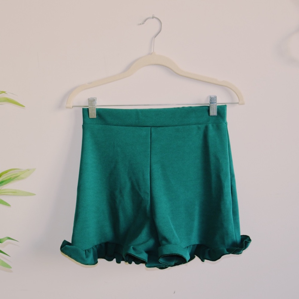 ✰ electric emerald shorts with a frilled hem ✰